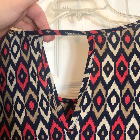 Geometric Patterned Women's Top - Picture 7 of 8